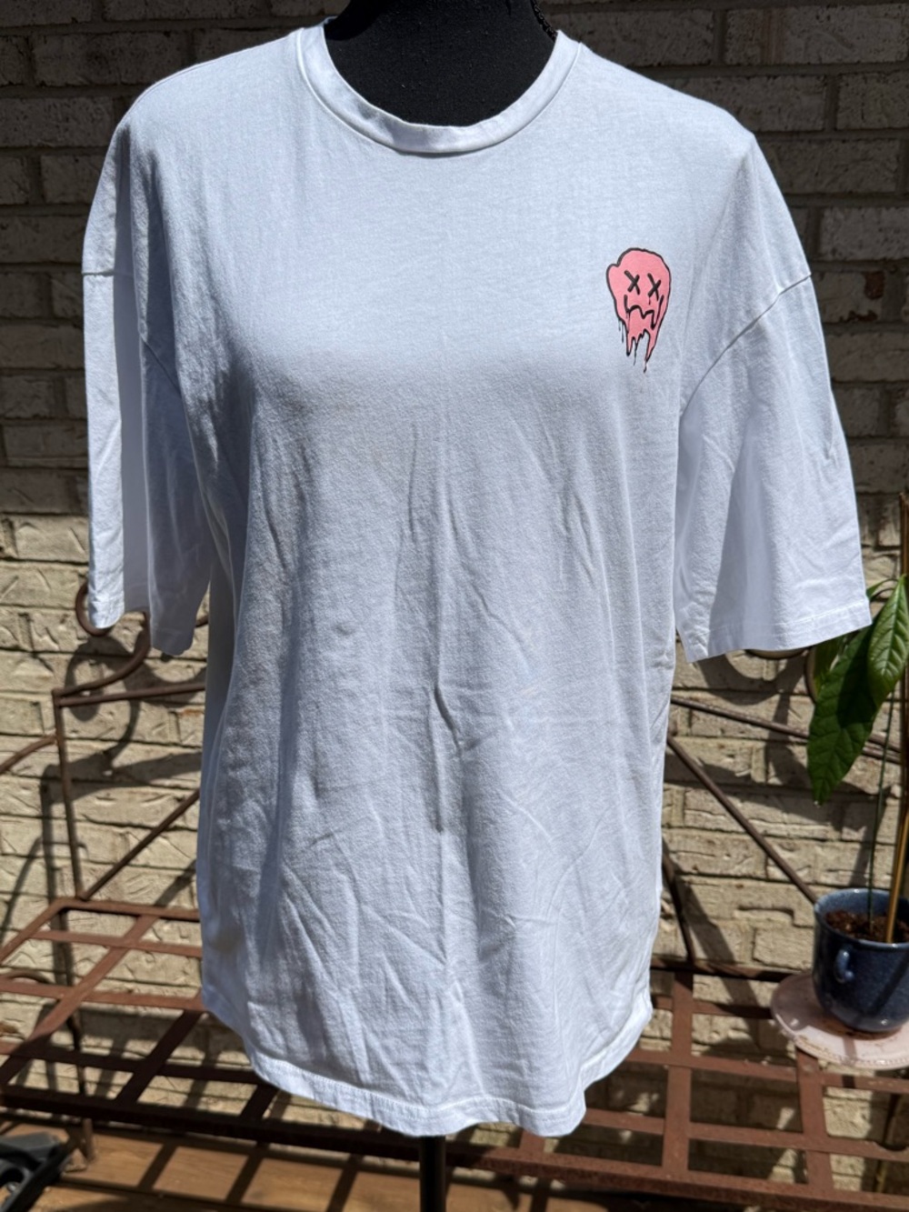 White Graphic Tee with Pink Melted Heart Chest Patch SHEIN size M 100 % cotton